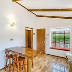 Serenity Cabin 2B W/Wifi, Smart Tv & Parking.